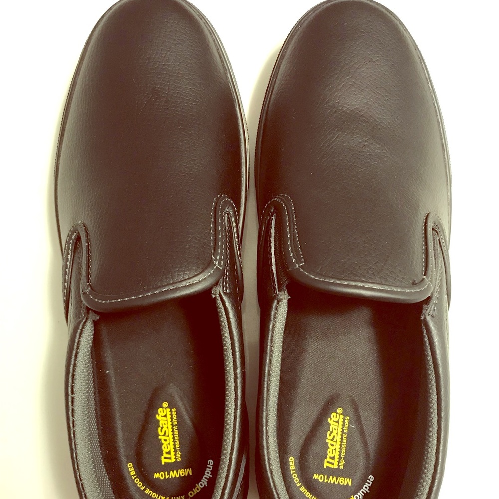 Women’s slip resistant footwear